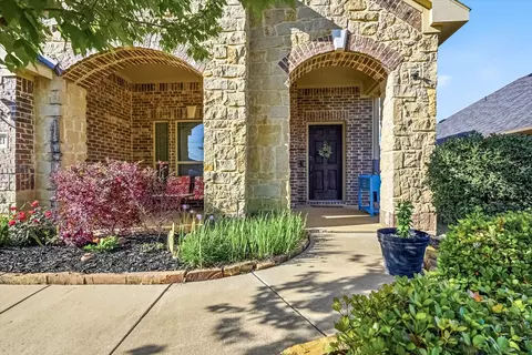 8421 Bonanza St, Aubrey, TX 76227