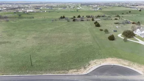 165 Quail Run Ct, Decatur, TX 76234