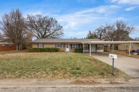705 Pillar St, Bowie, TX 76230