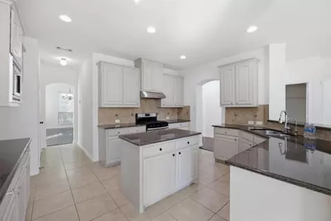 324 Enid Dr, Lewisville, TX 75056