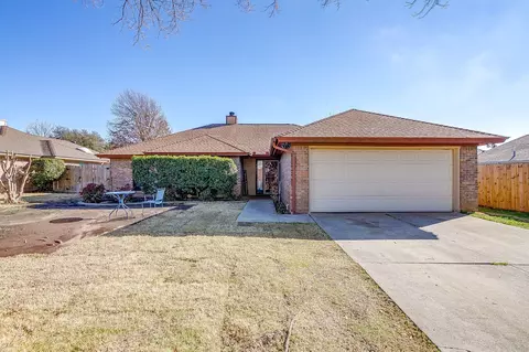 4225 Woodward Ct, Grand Prairie, TX 75052