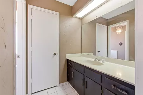 Bath - 2401 E Windsor Dr, Denton, TX 76209 photo 1 of 4