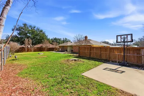 Exterior - 2401 E Windsor Dr, Denton, TX 76209 photo 4 of 5