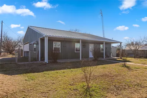 Exterior - 702 Main St, Windom, TX 75492 photo 2 of 6
