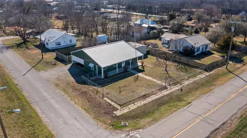 View/Area - 702 Main St, Windom, TX 75492 photo 2 of 6