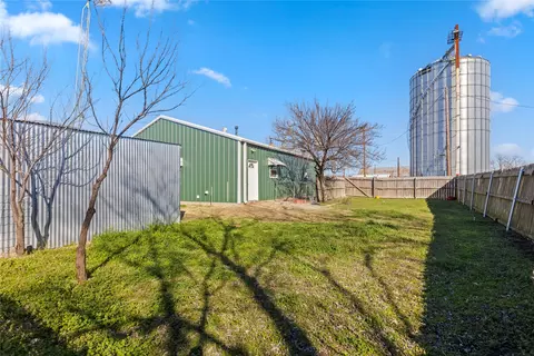 Exterior - 702 Main St, Windom, TX 75492 photo 6 of 6