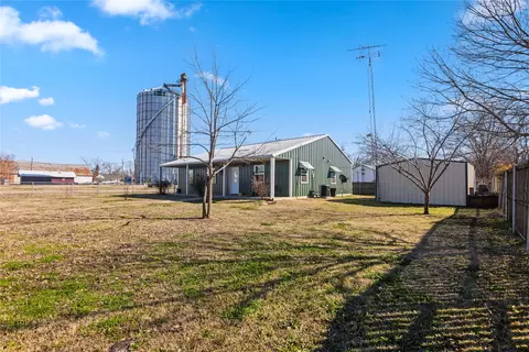Exterior - 702 Main St, Windom, TX 75492 photo 4 of 6