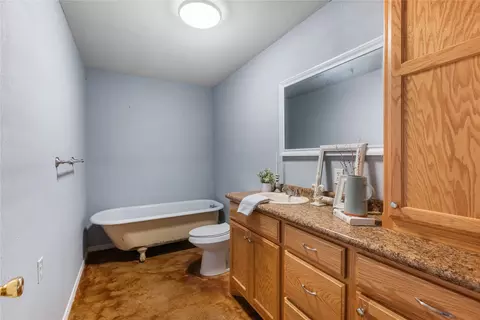 Bath - 702 Main St, Windom, TX 75492 photo 1 of 2