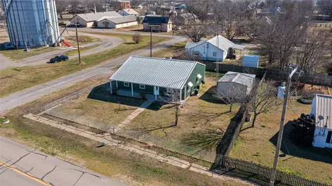 View/Area - 702 Main St, Windom, TX 75492 photo 5 of 6
