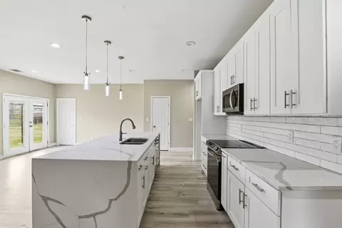 2204 Albert Broadfoot St, Bonham, TX 75418