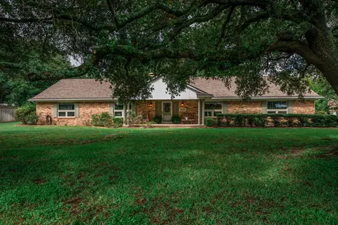 1413 S Main St S, Lindale, TX 75771