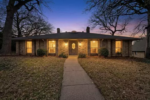 2712 Lincoln Dr, Arlington, TX 76006