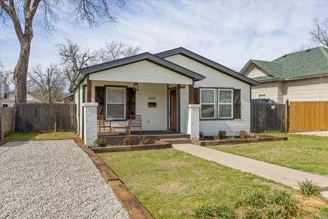 2221 Refugio Ave, Fort Worth, TX 76164