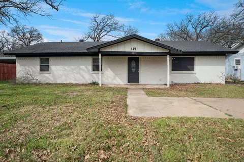 125 Briarwood Dr, Kennedale, TX 76060