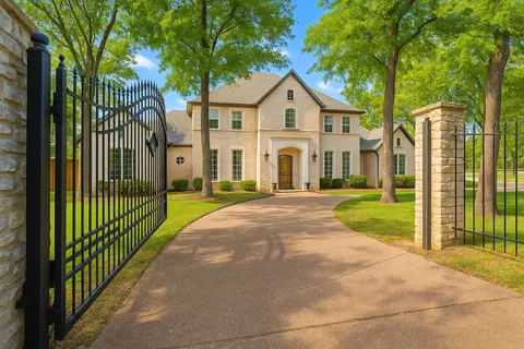550 N Peytonville Ave, Southlake, TX 76092