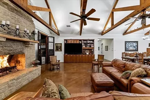 Living - 1179 E Fm 813, Palmer, TX 75152 photo 2 of 4