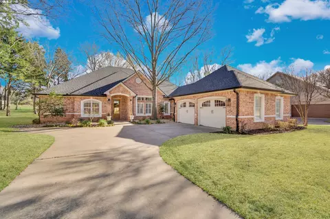 1309 Oak Creek Dr, Ennis, TX 75119