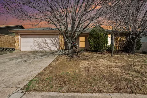 6461 Westridge Dr, Watauga, TX 76148
