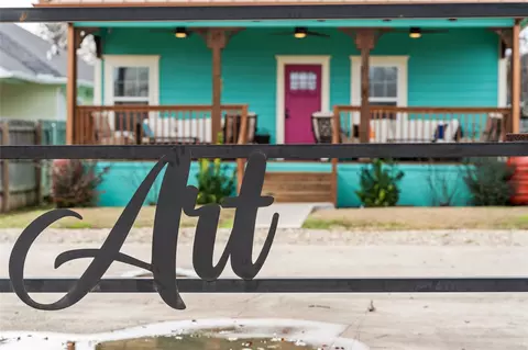 706 S 9th St, Waco, TX 76706