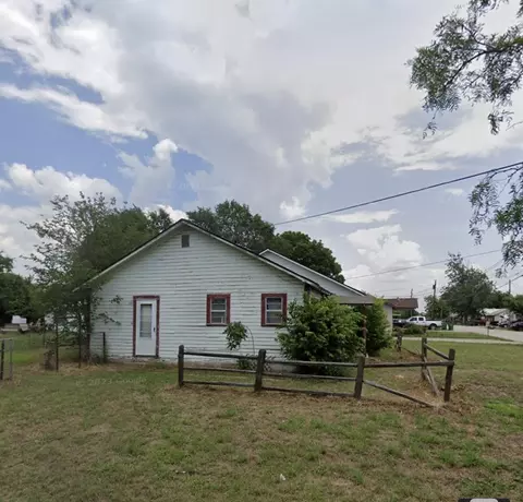 250 W Thompson St, Jacksboro, TX 76458