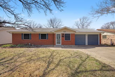 313 NW Jayellen Ave, Burleson, TX 76028