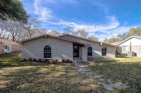 5909 Excalibur Dr, Garland, TX 75044