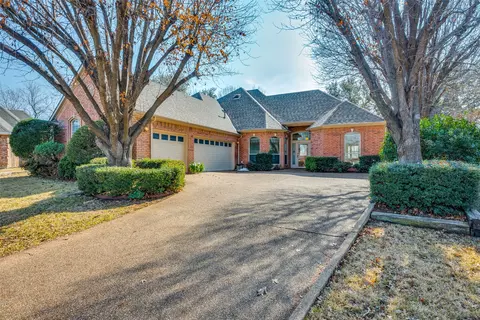 2604 Heather Brook Ct, Bedford, TX 76021