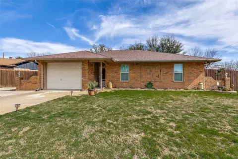 708 Vickie Dr, Azle, TX 76020