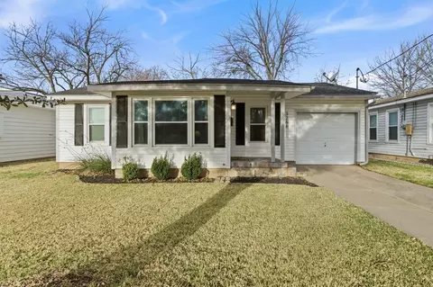 3266 Marys Ln, Fort Worth, TX 76116