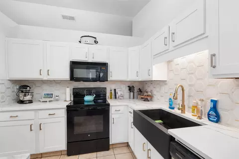 6700 Oriole Ct, Fort Worth, TX 76137
