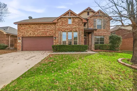 409 Crown Oaks Dr, Fort Worth, TX 76131