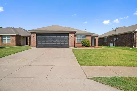 7816 Whitney Ln, Fort Worth, TX 76112