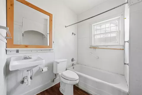 Bath - 2012 N 5th St, Waco, TX 76708 photo 2 of 2