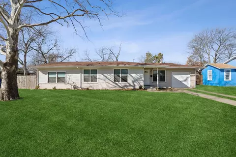 5032 Marks Pl, Fort Worth, TX 76116