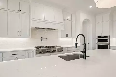 Kitchen - 404 Broadmoor Dr, Haslet, TX 76052 photo 3 of 5