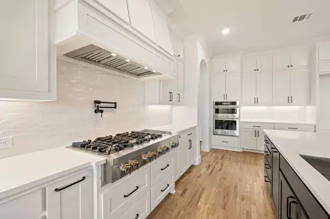 Kitchen - 404 Broadmoor Dr, Haslet, TX 76052 photo 4 of 5