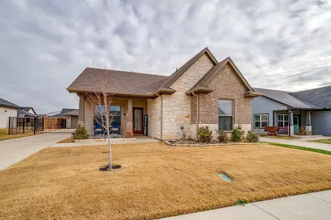 612 Adeline Dr, Burleson, TX 76028
