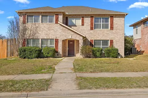 921 Valleybrook Dr, Lewisville, TX 75067