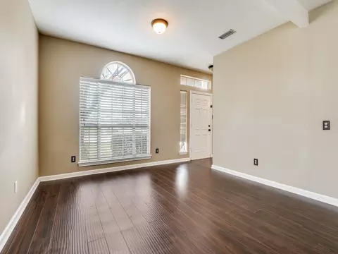 Living - 314 Stringer Dr, Cedar Hill, TX 75104 photo 4 of 5