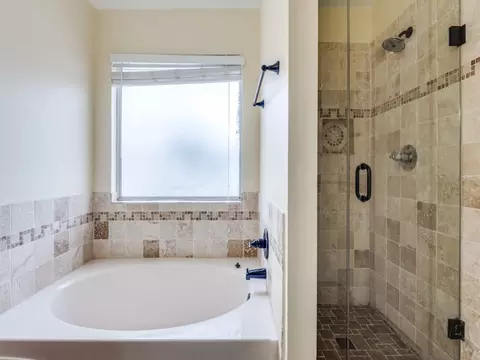 Bath - 314 Stringer Dr, Cedar Hill, TX 75104 photo 1 of 5
