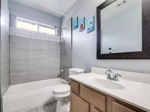 Bath - 314 Stringer Dr, Cedar Hill, TX 75104 photo 4 of 5