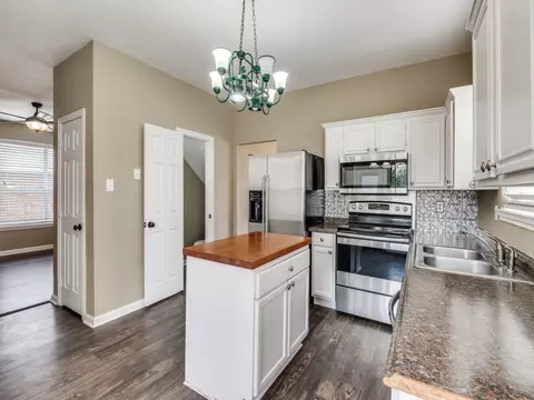Kitchen - 314 Stringer Dr, Cedar Hill, TX 75104 photo 2 of 3