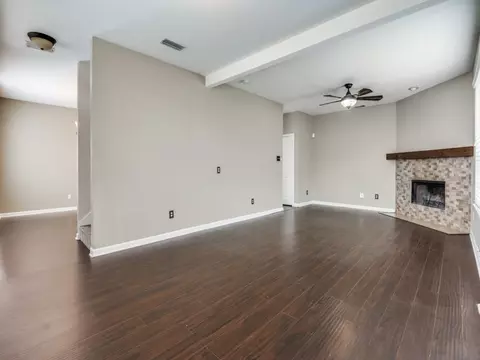 Living - 314 Stringer Dr, Cedar Hill, TX 75104 photo 2 of 5