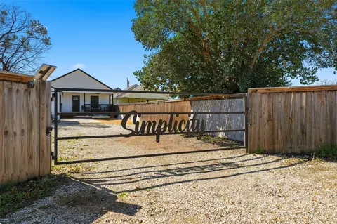 714 S 9th St, Waco, TX 76706