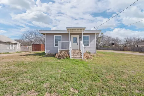 1802 N Wilhite St, Cleburne, TX 76031