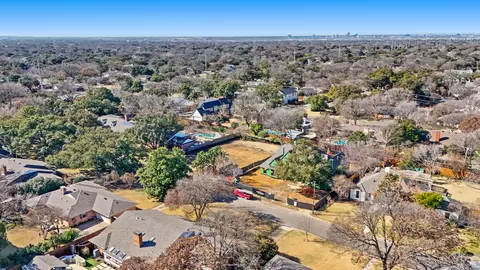 11211 Wonderland Trl, Dallas, TX 75229