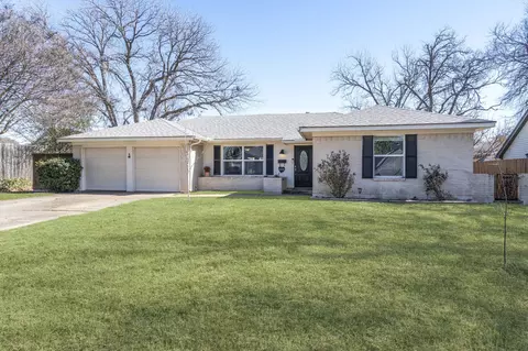 2890 Meadow Port Dr, Farmers Branch, TX 75234