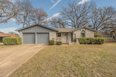 709 Blue Meadow Dr, Azle, TX 76020