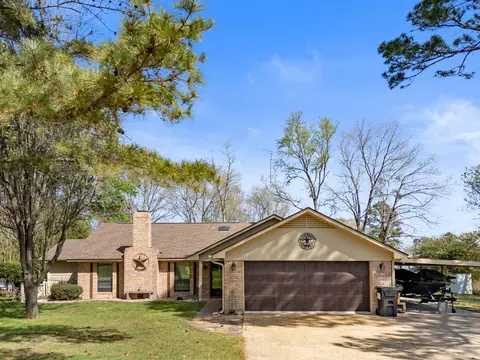 109 Old Barn Cir, Holly Lake Ranch, TX 75765