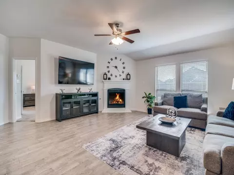 4215 Bullock Ln, Forney, TX 75126
